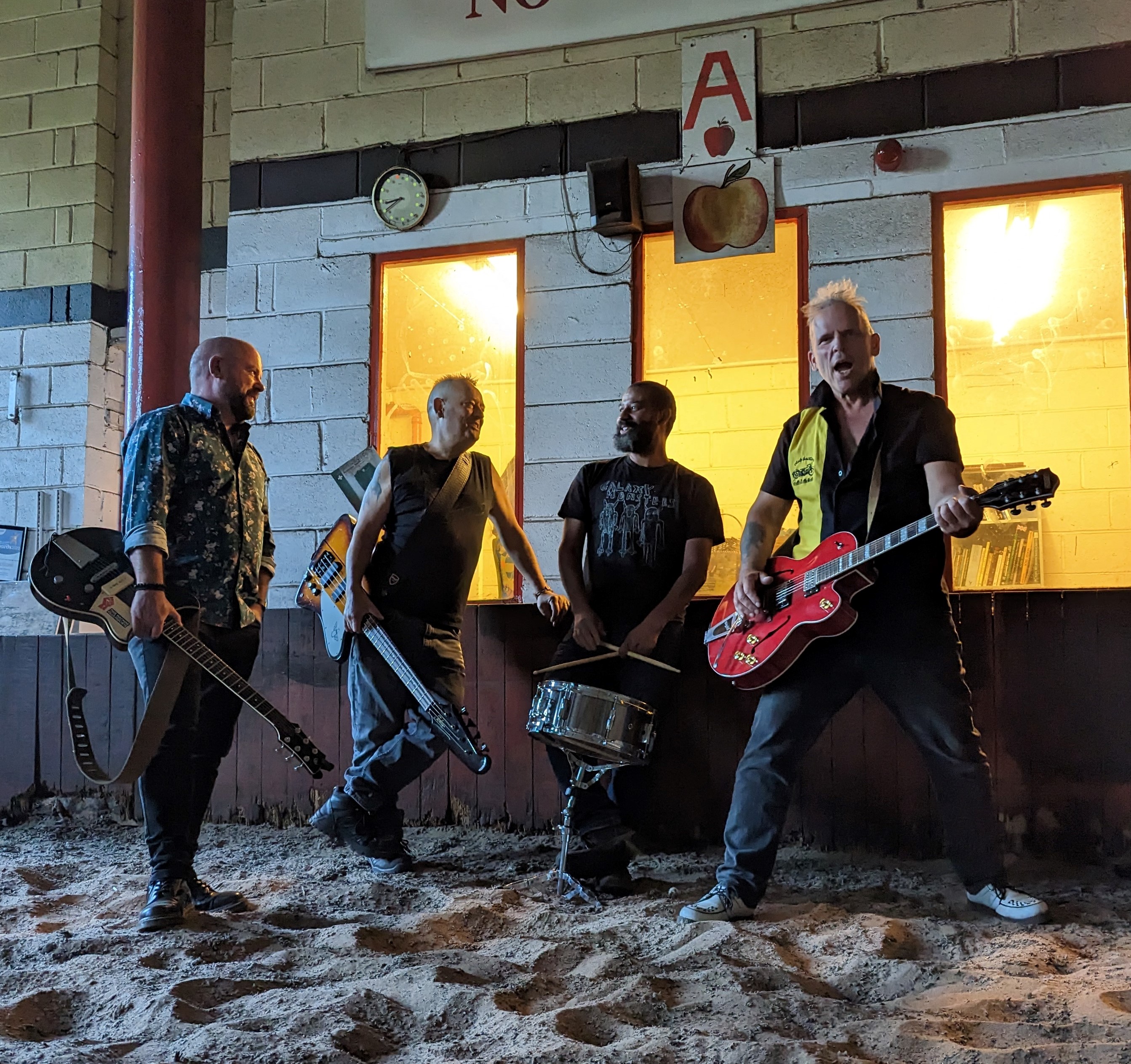 Shake Rag and The Trial live @ Hot Box - Even Butterflies Make A Sound